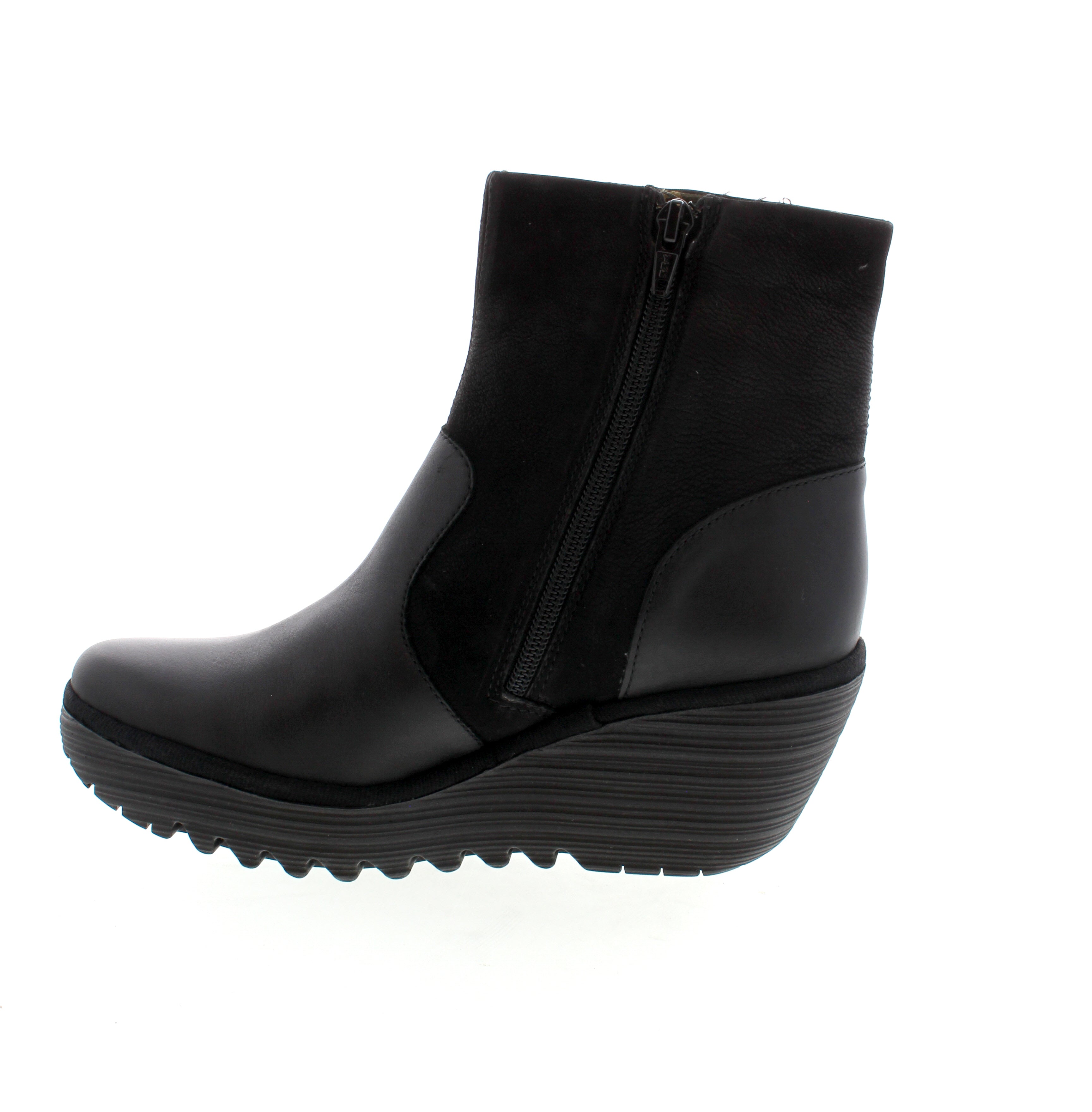 Fly London Women's YUXI506FLY Boots Black