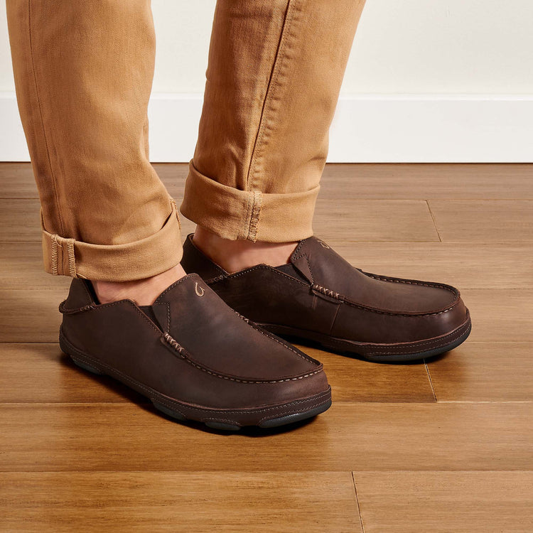 OluKai Men's Moloā Leather Slip-On Shoes Dark Wood / Dark Java