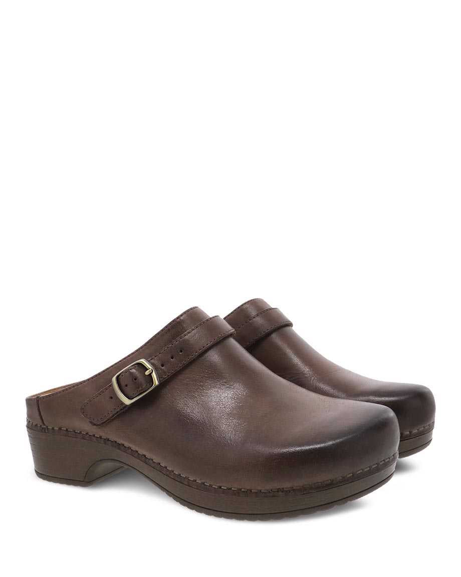 Dansko Women's Berry Milled Clogs Burnished Brown